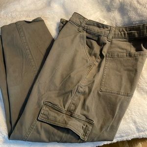 Hollister cargo pants size 7short